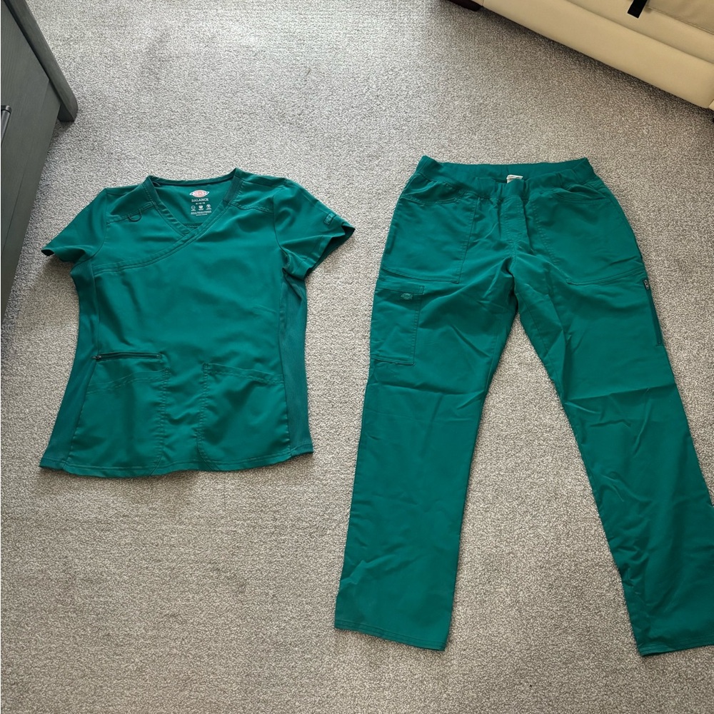 Scrub set top and bottom